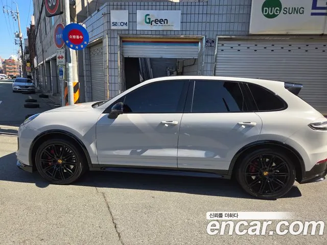 Porsche Cayenne 2016 thumb 5