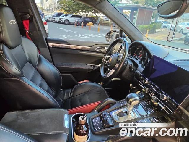 Porsche Cayenne 2016 thumb 7