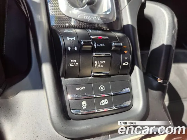 Porsche Cayenne 2016 thumb 9