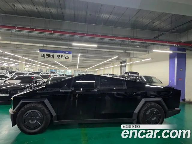 Tesla Cybertruck 2025 thumb 3