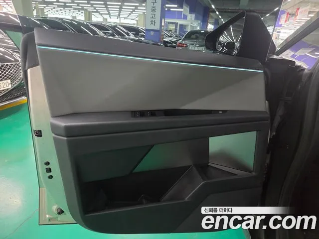 Tesla Cybertruck 2025 thumb 6
