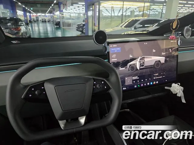 Tesla Cybertruck 2025 thumb 7