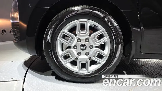 Hyundai Staria 2025 thumb 5