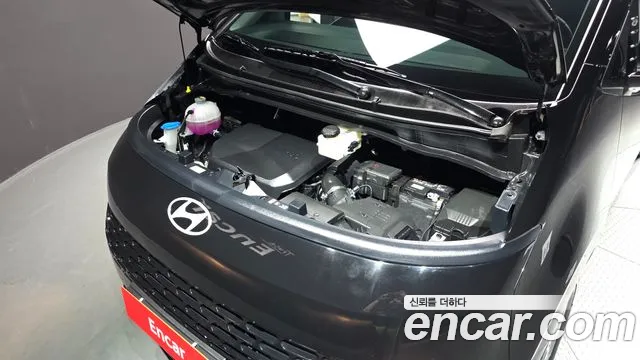 Hyundai Staria 2025 thumb 6