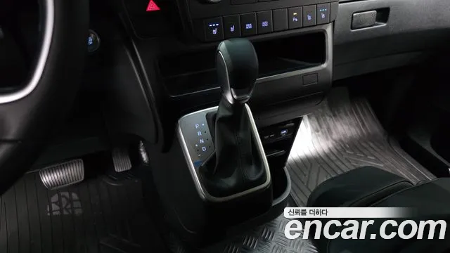 Hyundai Staria 2025 thumb 9