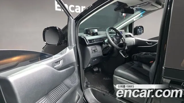 Hyundai Staria 2025 thumb 10