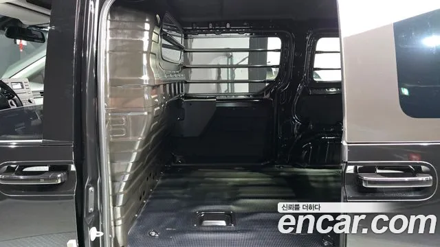 Hyundai Staria 2025 thumb 11
