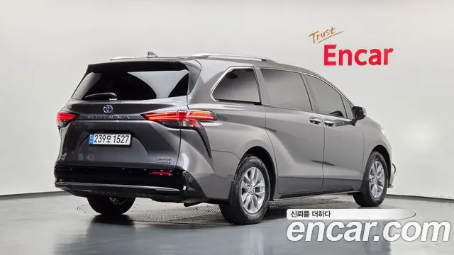 Toyota Sienna 2024 thumb 2