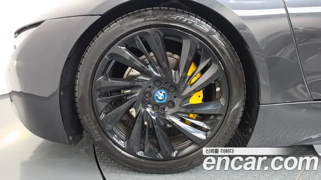 BMW i8 2015 thumb 5