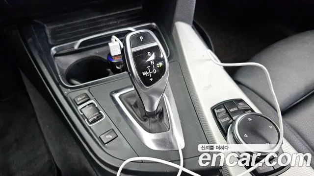 BMW 3-Series 2016 thumb 9
