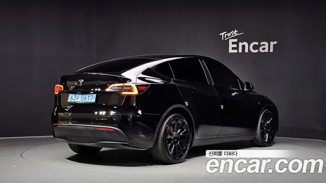 Tesla Model Y 2022 thumb 2