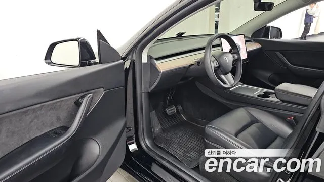 Tesla Model Y 2022 thumb 10