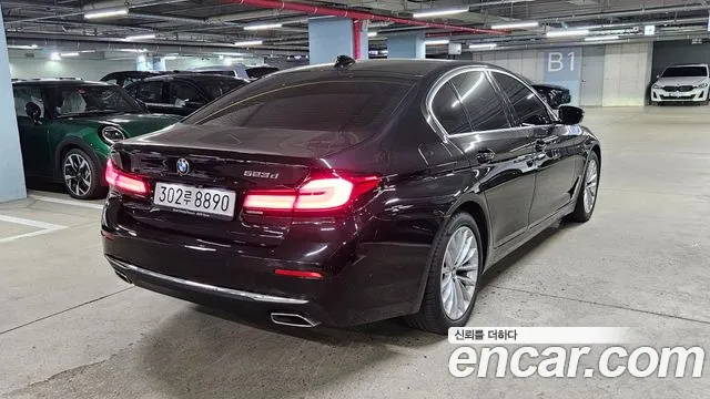 BMW 5-Series 2023 thumb 2