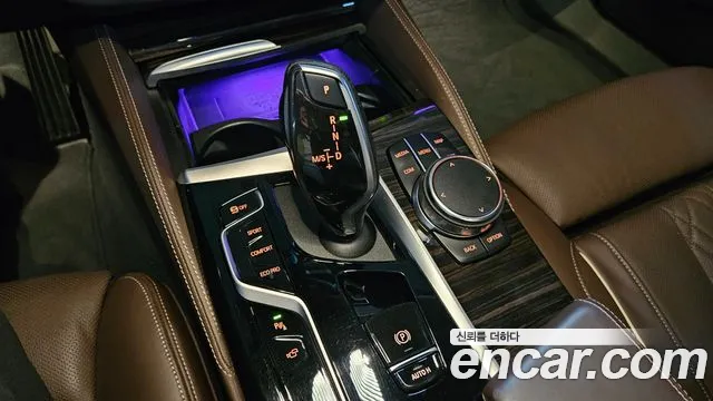 BMW 5-Series 2023 thumb 9