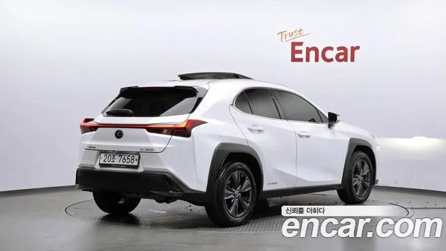Lexus UX 2019 thumb 2