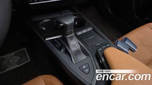 Lexus UX 2019 thumb 9
