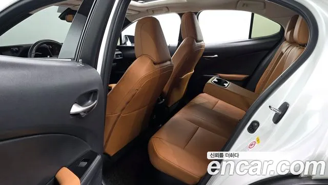 Lexus UX 2019 thumb 11