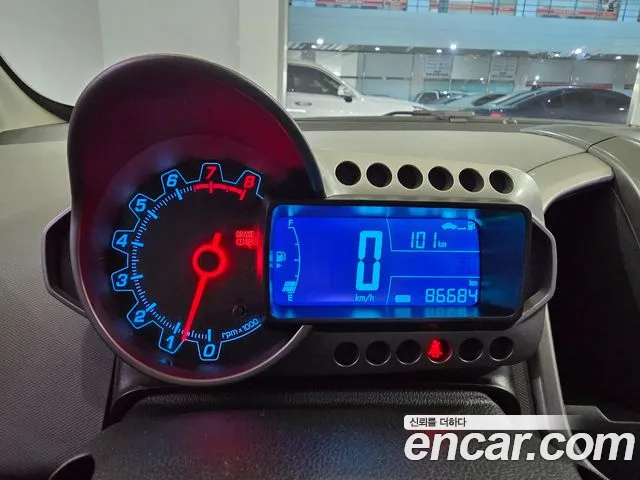 ChevroletGMDaewoo Aveo 2015 thumb 10