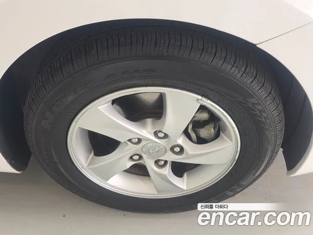Hyundai Avante 2013 thumb 5