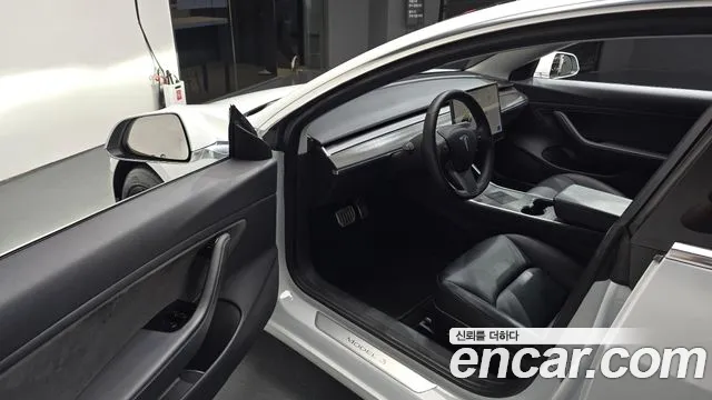 Tesla Model 3 2019 thumb 9