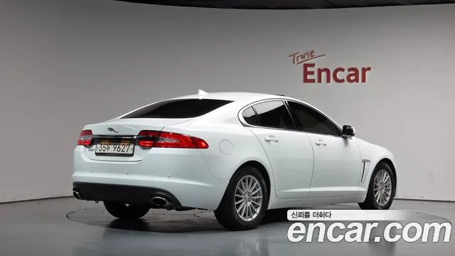 Jaguar XF 2014 thumb 2
