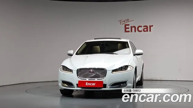Jaguar XF 2014 thumb 3