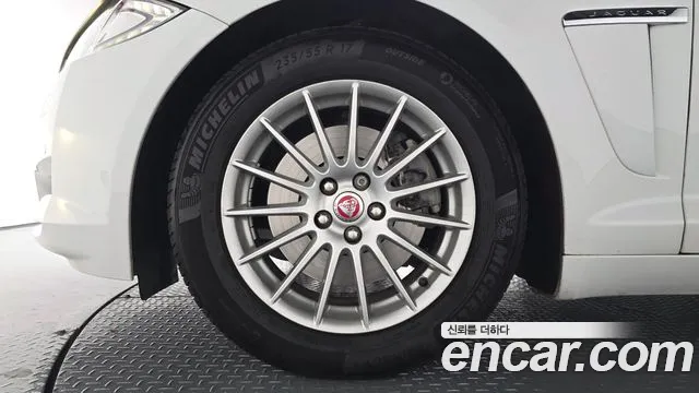 Jaguar XF 2014 thumb 5