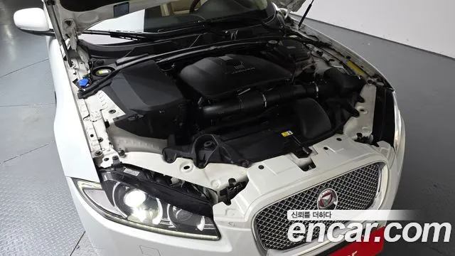 Jaguar XF 2014 thumb 6