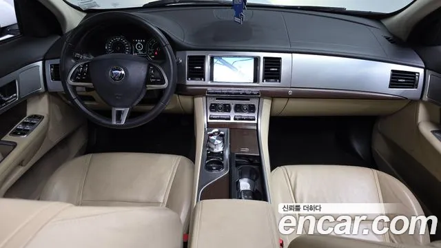 Jaguar XF 2014 thumb 7