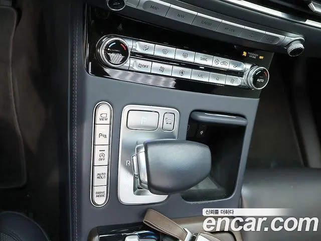 Genesis G90 2019 thumb 10