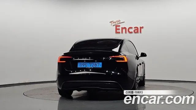 Tesla Model 3 2026 thumb 3