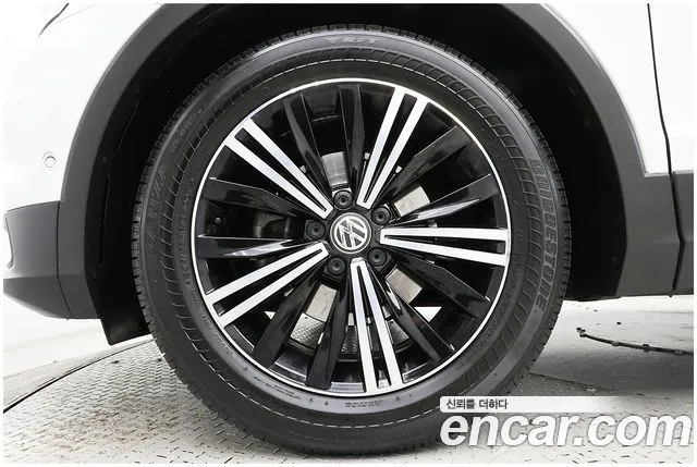 Volkswagen Tiguan 2018 thumb 5