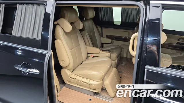 Kia Carnival 2015 thumb 11