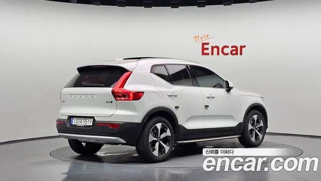 Volvo XC40 2024 thumb 2