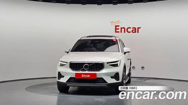 Volvo XC40 2024 thumb 3