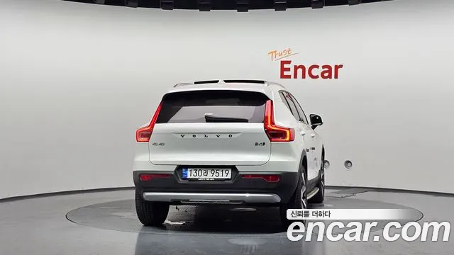 Volvo XC40 2024 thumb 4