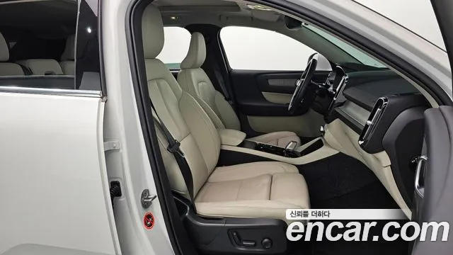 Volvo XC40 2024 thumb 11