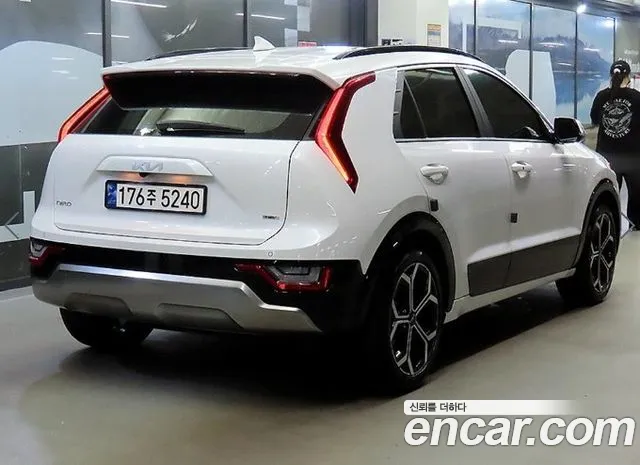 Kia Niro 2023 thumb 4