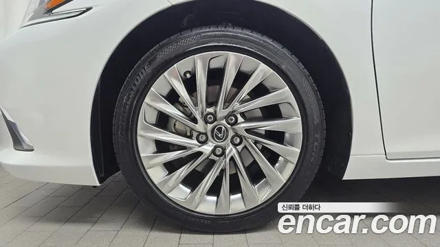 Lexus ES 2023 thumb 4
