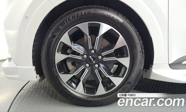 Kia Carnival 2023 thumb 4