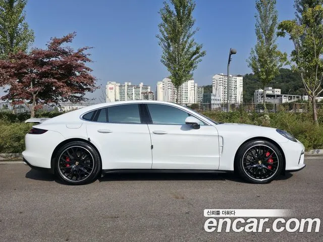Porsche Panamera 2017 thumb 4