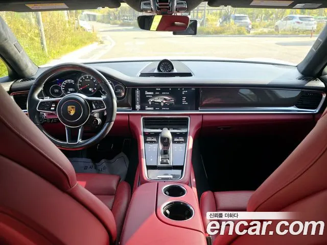Porsche Panamera 2017 thumb 10