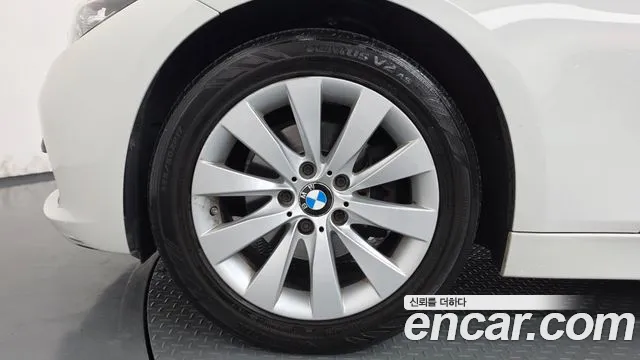 BMW 3-Series 2015 thumb 5