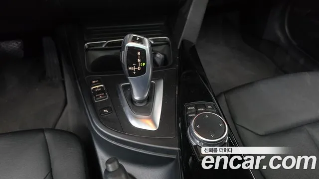BMW 3-Series 2015 thumb 9