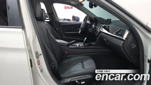 BMW 3-Series 2015 thumb 11