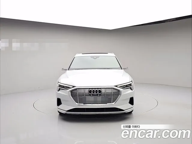 Audi e-tron 2021 thumb 3