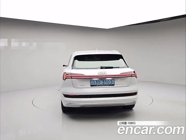 Audi e-tron 2021 thumb 4