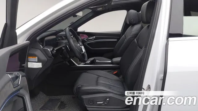 Audi e-tron 2021 thumb 10