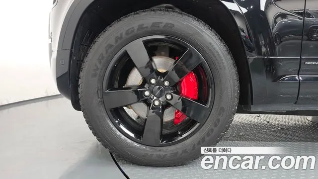 Land Rover Defender 2025 thumb 5