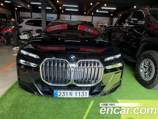BMW 7-Series 2025 thumb 3